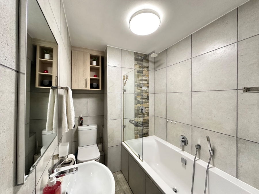 2 Bedroom Property for Sale in Hartenbos Central Western Cape